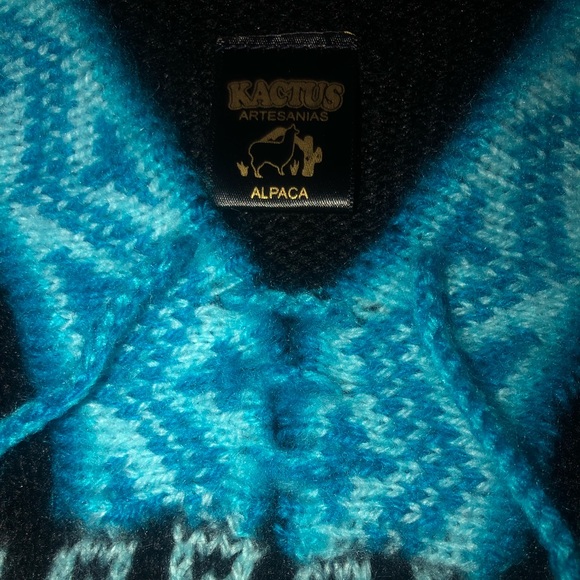 Kactus Artesanias - Hooded Alpaca Sweater - Picture 4 of 8